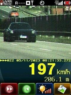 Um dos veículos foi flagrado trafegando com velocidade de 197 km/h | Imagem: Reprodução/PRF