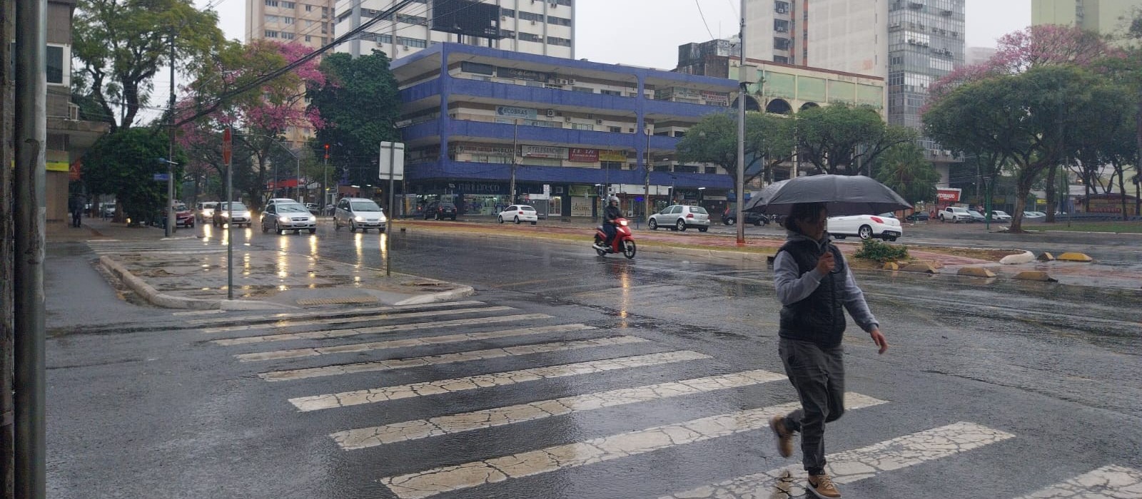 Depois de 40 dias de seca, a chuva volta e promete ficar a semana inteira