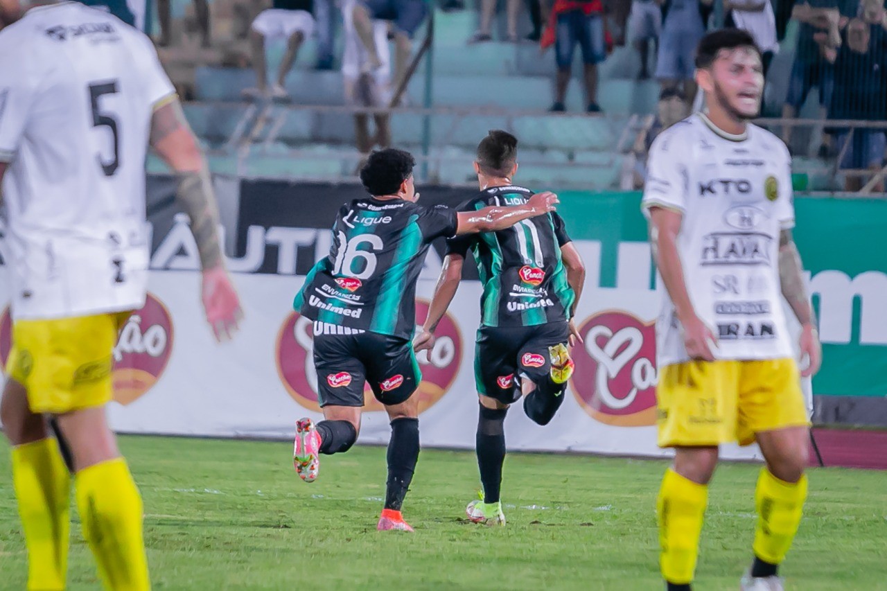 Maringá FC aplica maior goleada do Paranaense e avança para a semifinal