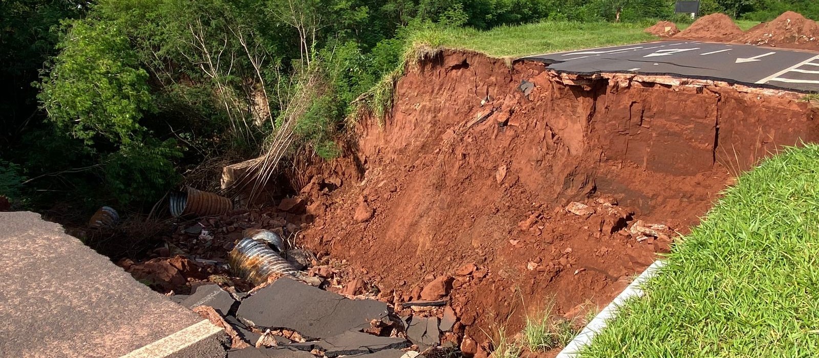 DER vai contratar uma empresa de forma emergencial para recuperar trecho da PR-323