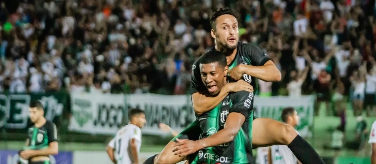 Maringá FC vence o Cianorte no Willie Davids e sobe no Paranaense