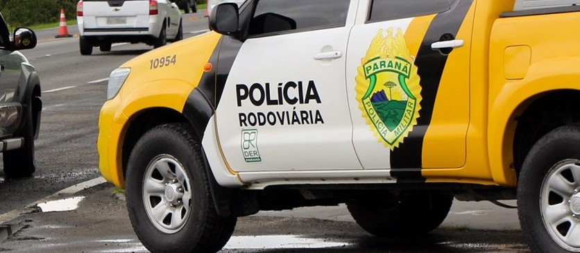 Carro com placas de Maringá bate em ônibus de linha na PR-180