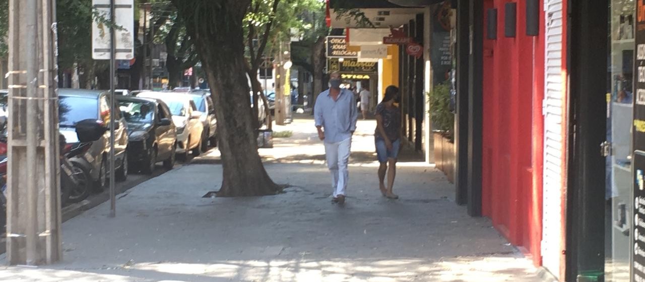 Lojas de rua e de shoppings reabrem nesta terça-feira(16) em Maringá com pouco movimento