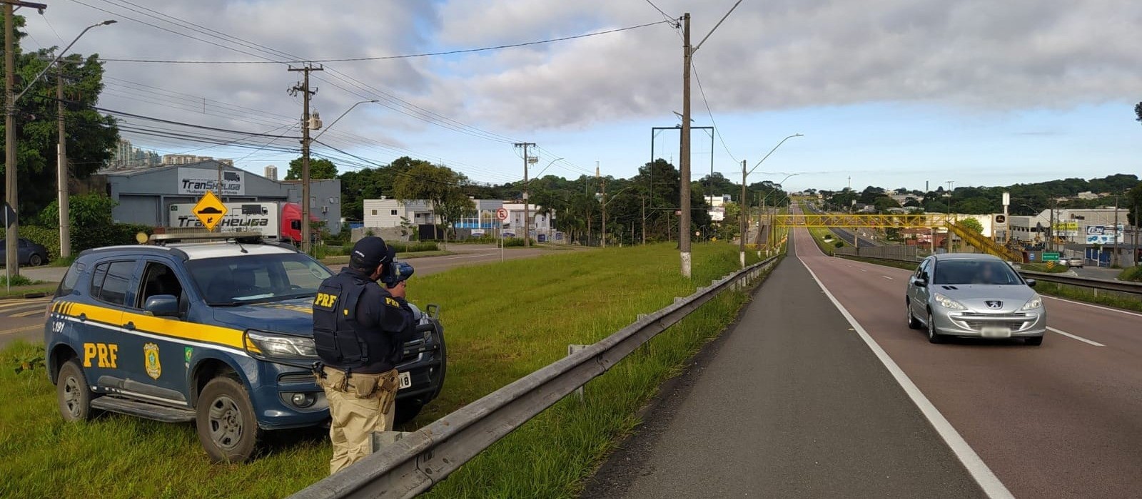 PRF flagra 324 condutores acima da velocidade na região durante operação