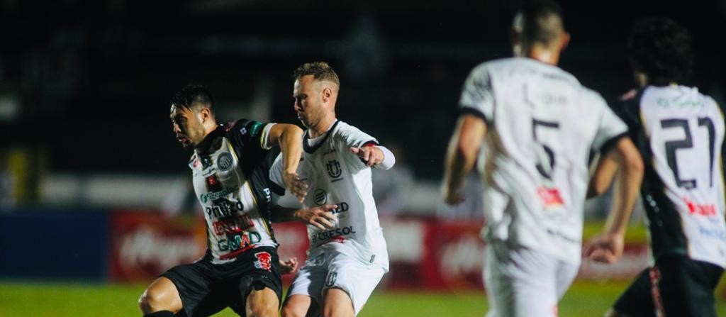 Em jogo marcado pela chuva, Maringá FC arranca empate contra o Operário e vai decidir a vaga no Willie Davids