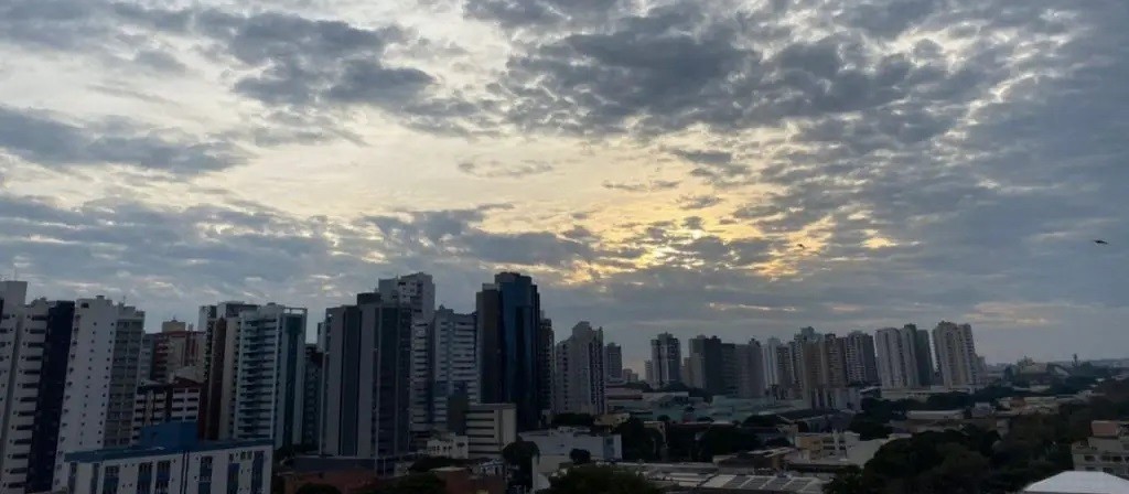 Terça-feira (18) segue com muita nebulosidade e baixa amplitude térmica em Maringá