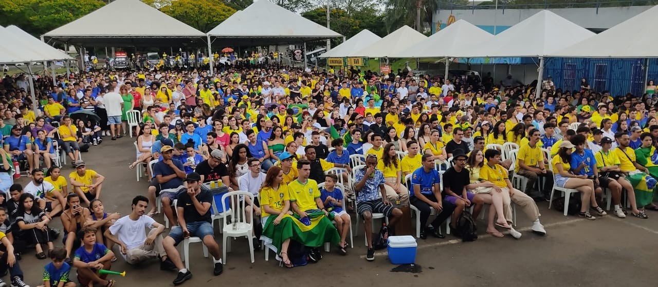 Restaurantes e Vila Olímpica ficam lotados para jogo do Brasil contra Suíça