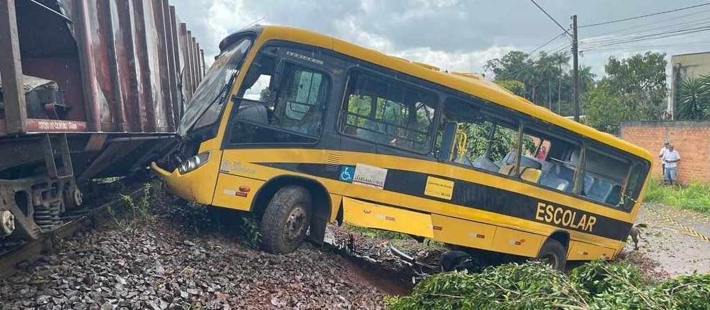 Morre mais uma vítima do acidente entre trem e ônibus escolar