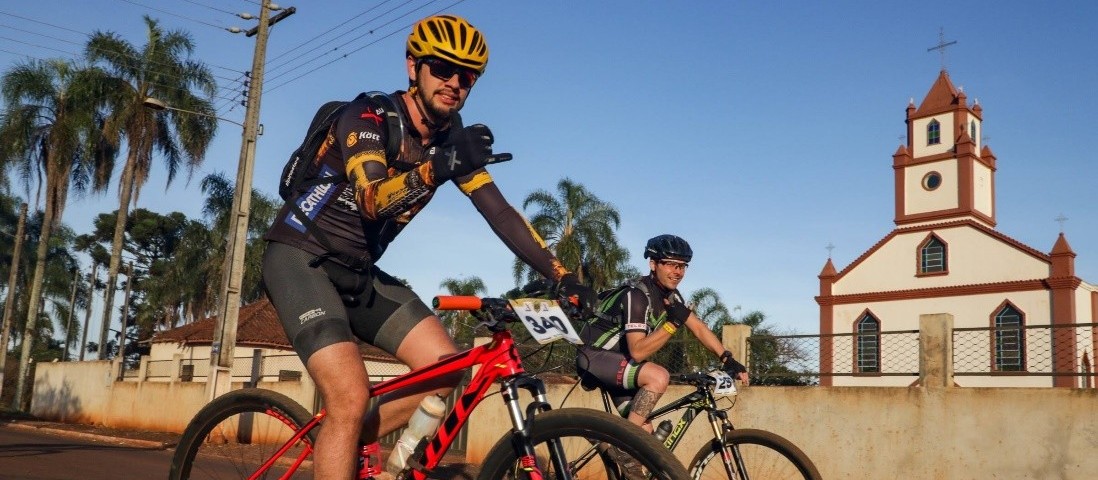 Ciclistas percorrem 120 km de Londrina a Maringá na Rota das Catedrais