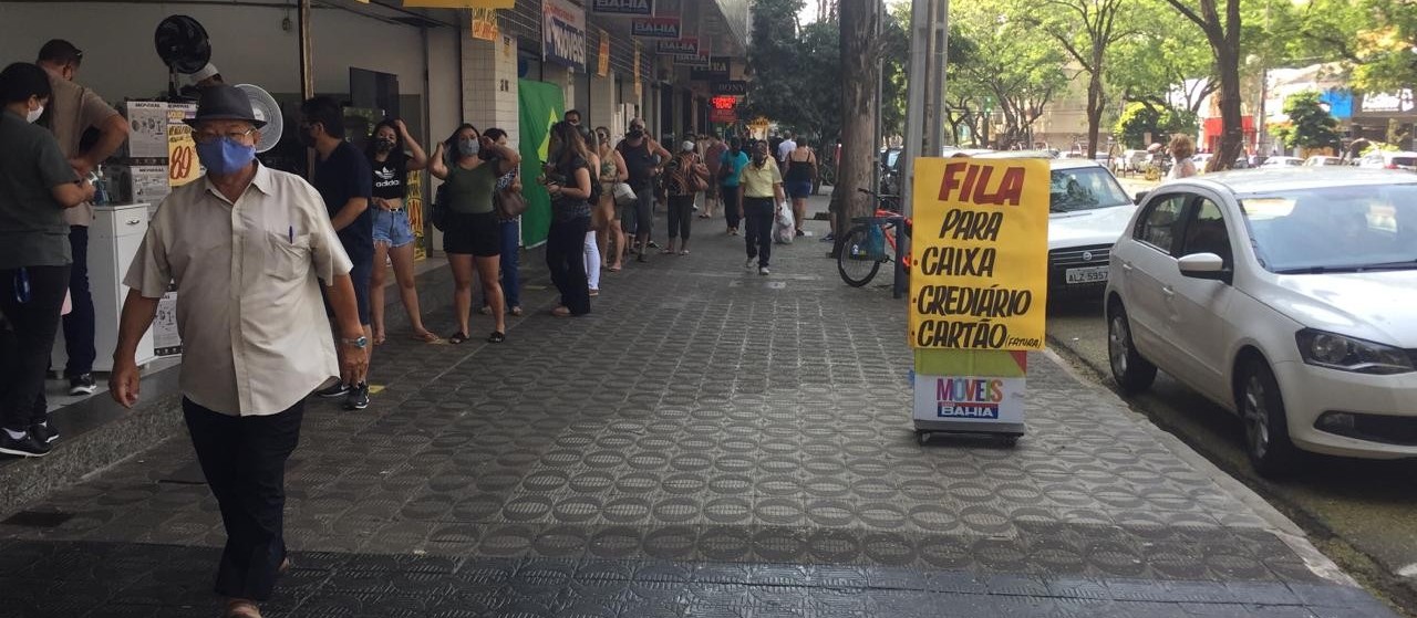 Comércio de rua de Maringá funciona em horário ampliado neste sábado