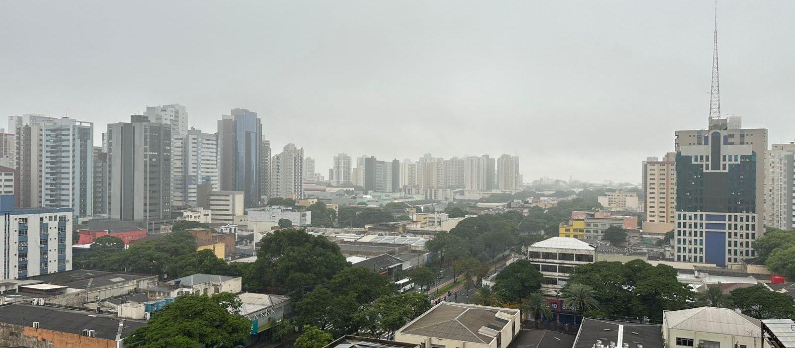 Sexta-feira (8) amanhece com chuva fraca em Maringá; previsão é de tempo firme para o fim de semana