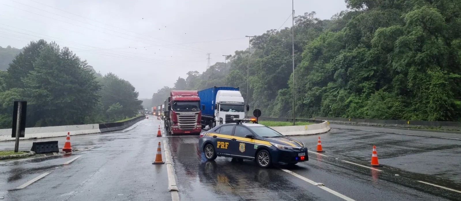 BR-376 é liberada parcialmente para o tráfego após avaliação geológica