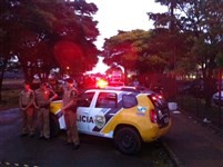 Um dia após o Natal, o comércio de Maringá está cheio, mas desta vez é para trocar os presentes