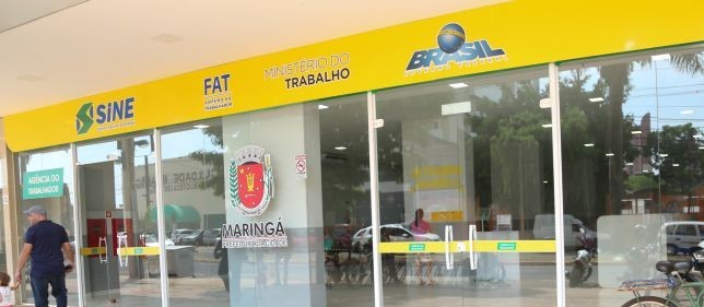 Acadêmicos de psicologia orientam candidatos na Agência do Trabalhador