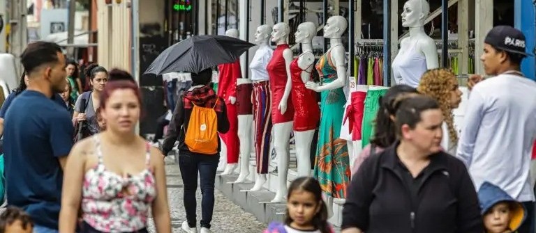 Feriado de Nossa Senhora Aparecida irá alterar o funcionamento do comércio 