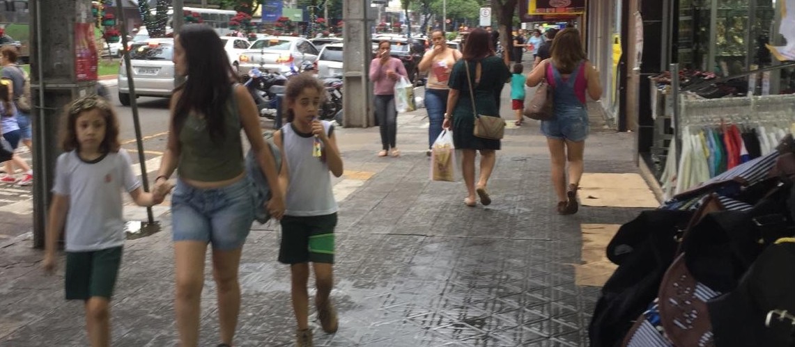 Lojas abrem até 22h em Maringá a partir desta segunda-feira (11)