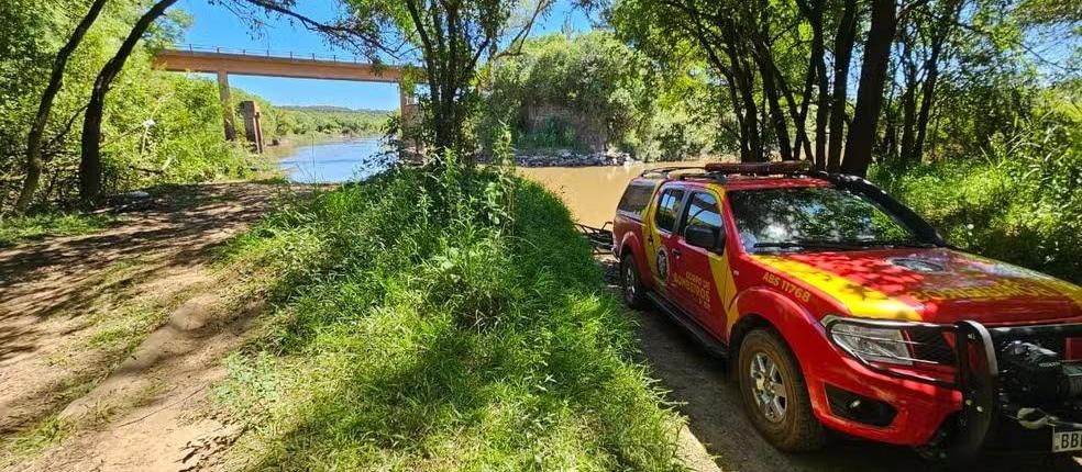 Bombeiros seguem buscas por homem desaparecido no Rio Tibagi