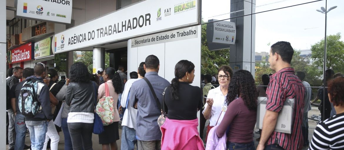 Desemprego diante da pandemia tem ligeira queda, aponta IBGE