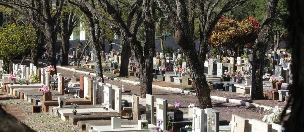 TCE-PR multa Prefeito de Maringá por concessão de serviços funerários