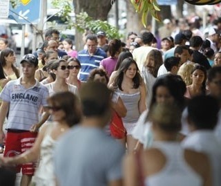 Horário especial de Natal do comércio inicia em três de dezembro