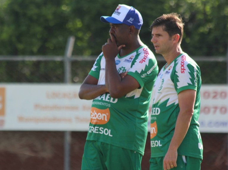 Próximo da reestreia, Jorge Castilho pede 'pés no chão' e confia em recuperação do Maringá FC no Paranaense