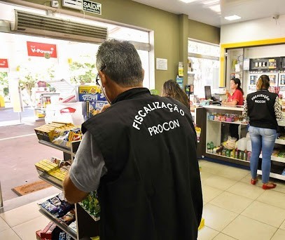 Fiscais do Procon percorrem distribuidoras de álcool em gel nesta terça-feira(17)