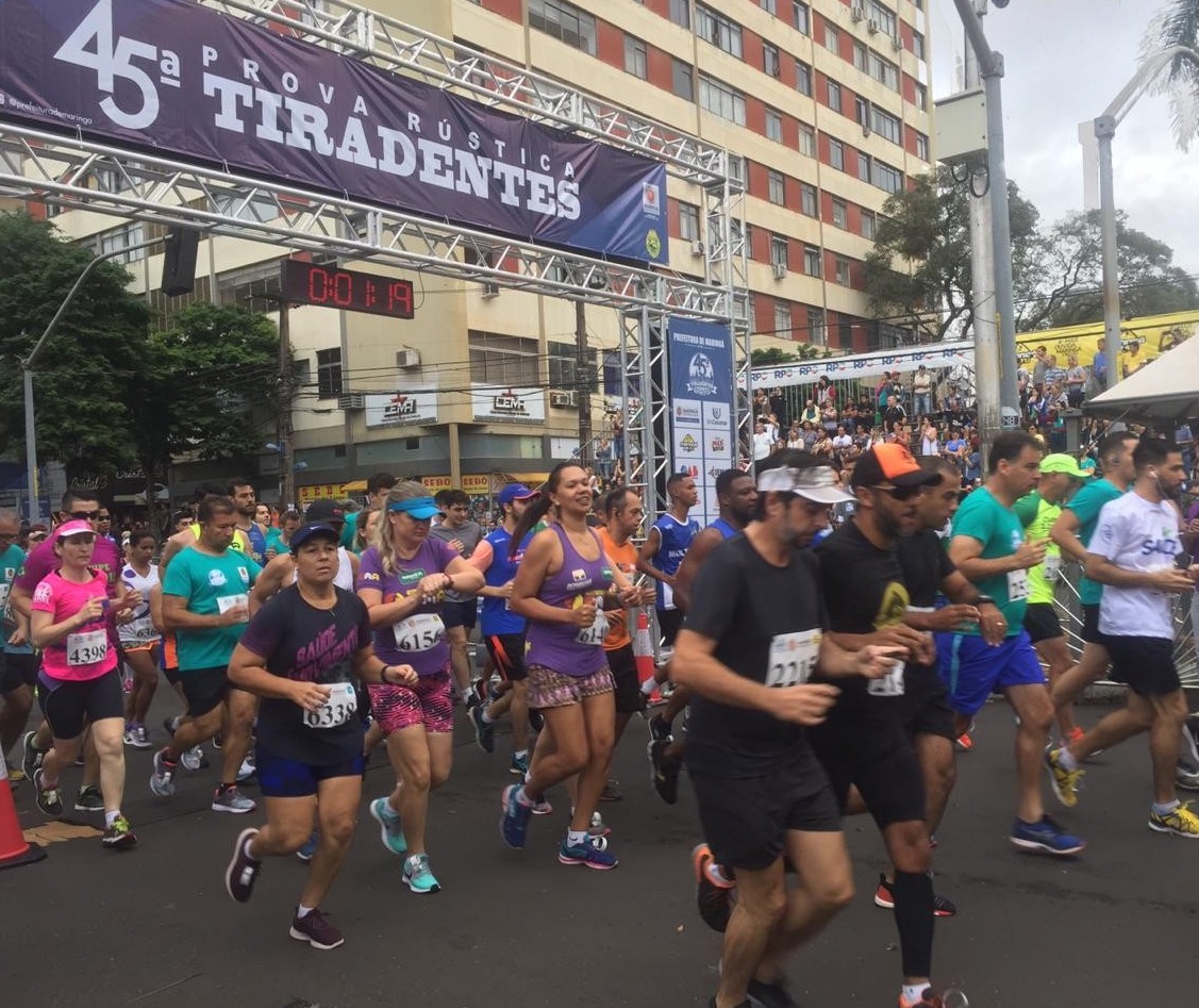 Chuva não atrapalha Prova Rústica Tiradentes em Maringá