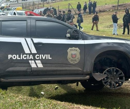 Policial civil é perseguido e preso conduzindo viatura falsa carregada de drogas