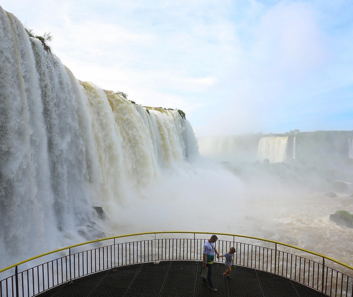 Vazão d’água das Cataratas está cinco vezes acima do normal