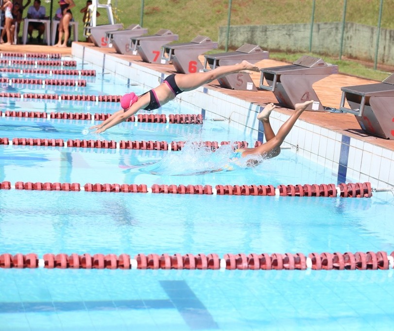 Centros Esportivos de Maringá abrem vagas para aulas de natação e hidroginástica