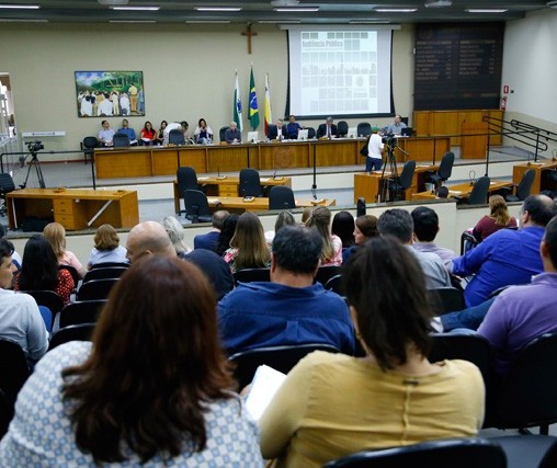 Maringá fecha ano acima do limite de alerta nas despesas com pessoal