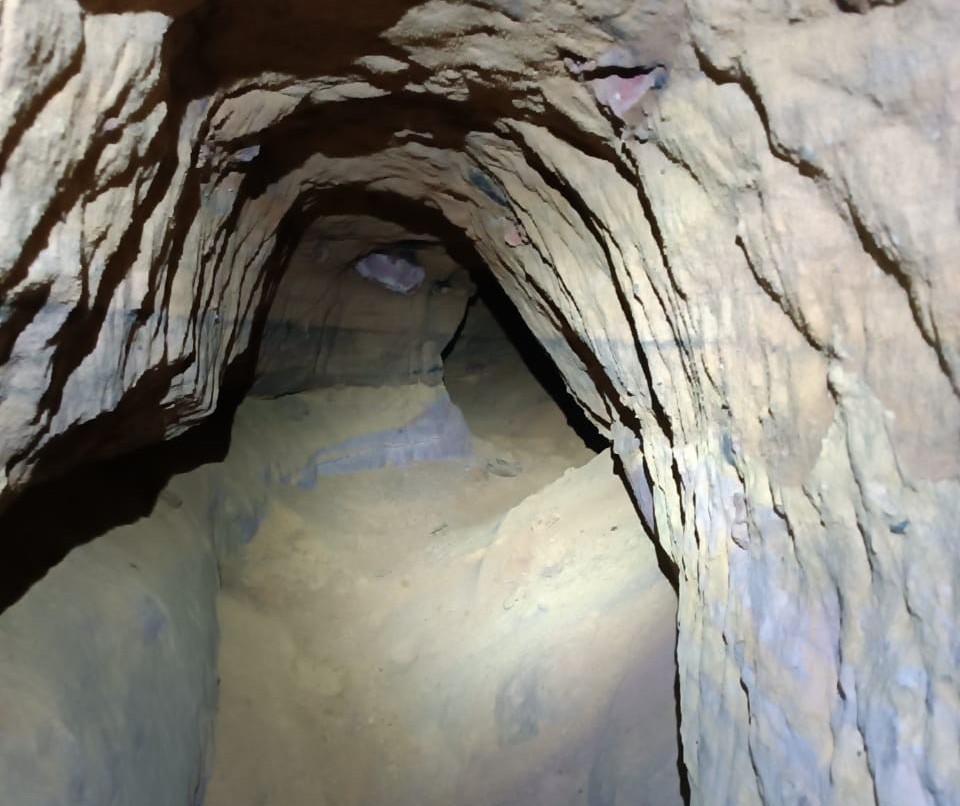 Descobertas novas passagens em gruta usada durante o regime militar