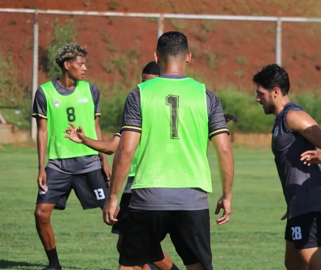 Equipe apresenta quatro reforços