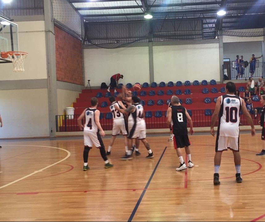 Torneio master de basquete reúne mais de 200 veteranos