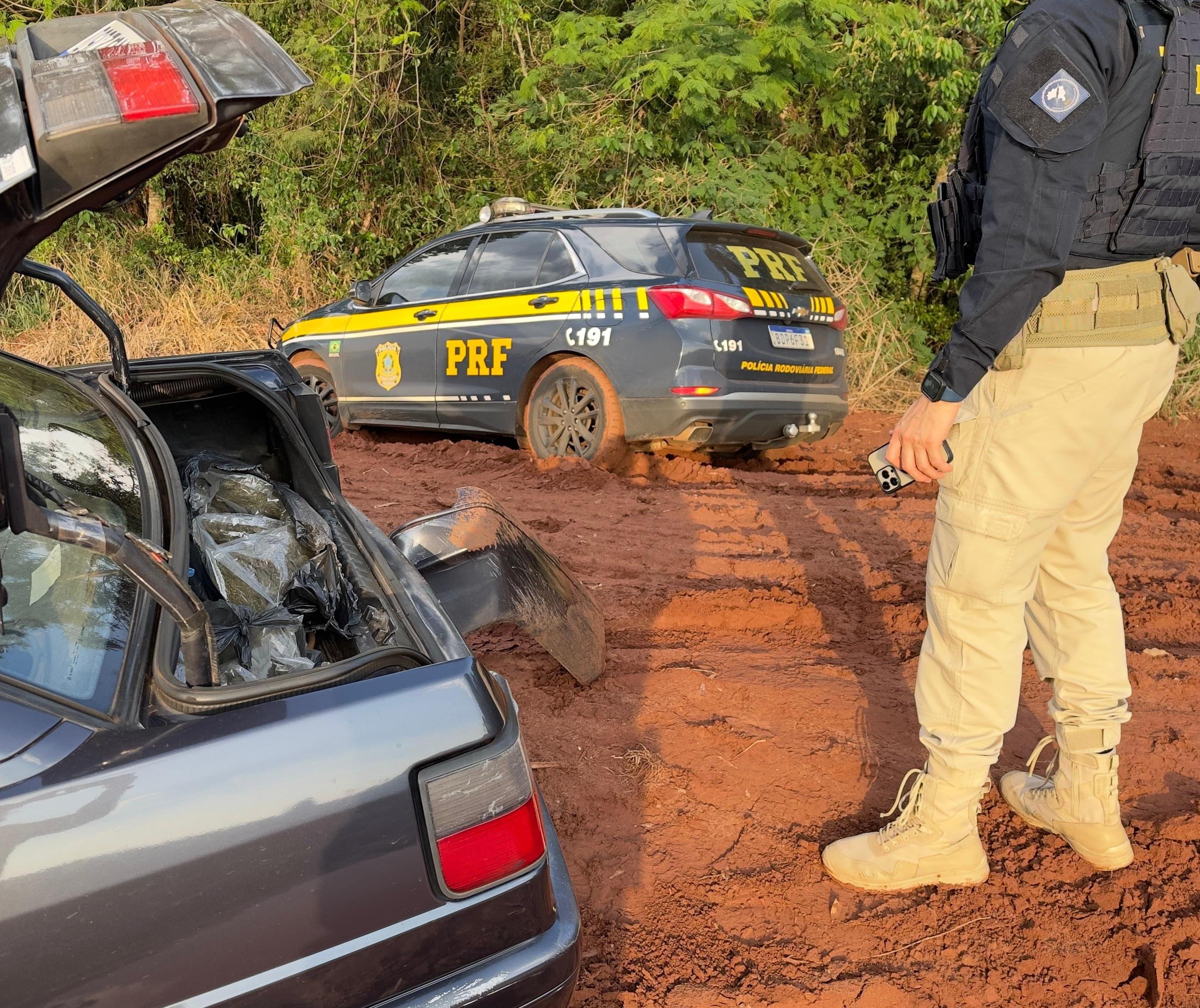 Carro com skunk e maconha é apreendido na região