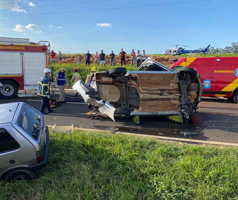 Motorista é intubado após acidente na BR-376, em Maringá; mãe e filho também se feriram