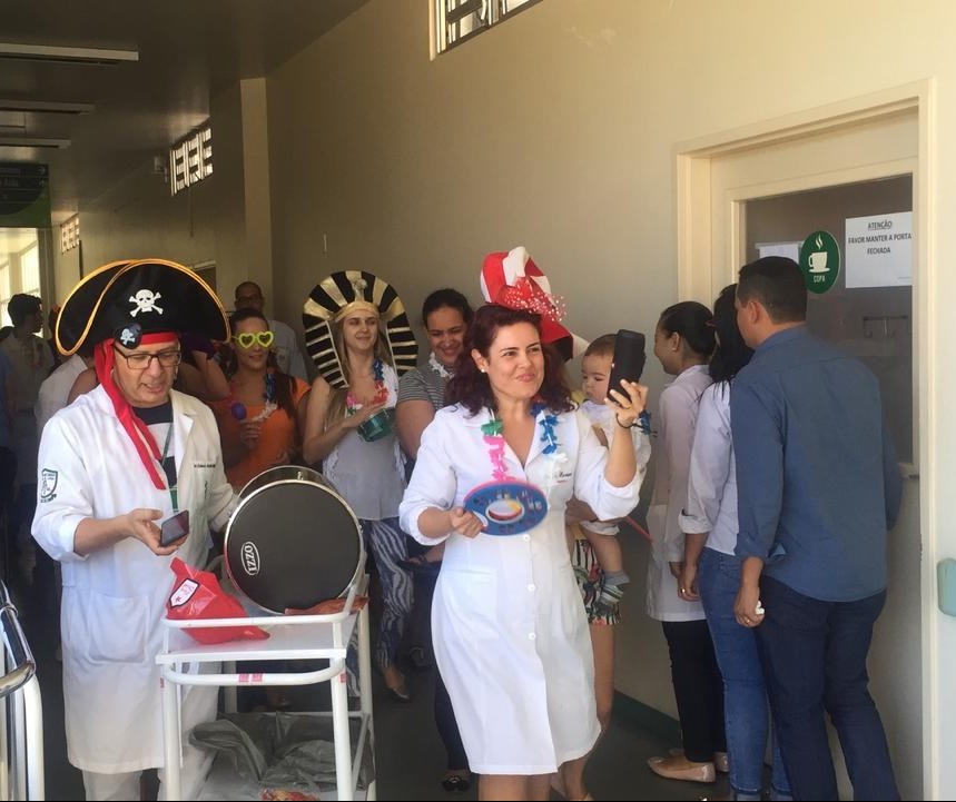 Folia na pediatria do HUM anima pacientes