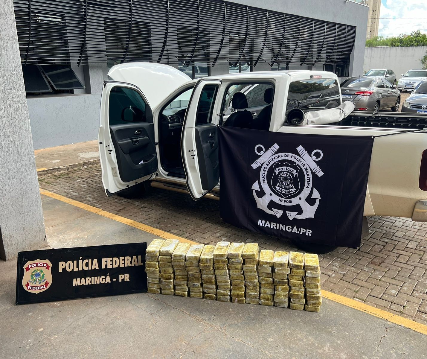 PF apreende 100 kg de cocaína numa abordagem em Campo Mourão