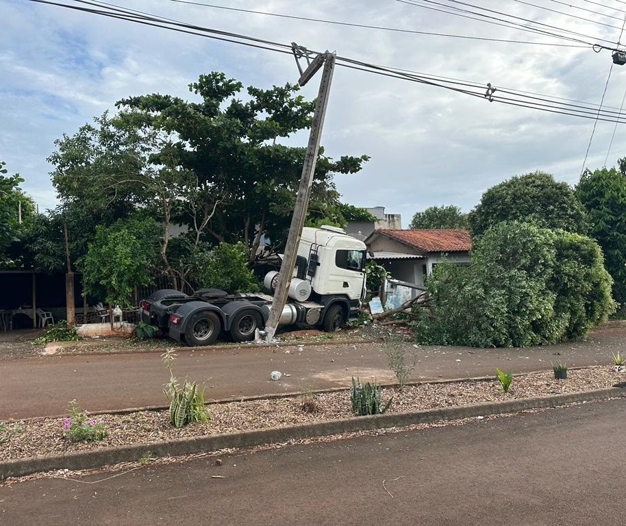 Motorista com sinais de embriaguez invade casa 