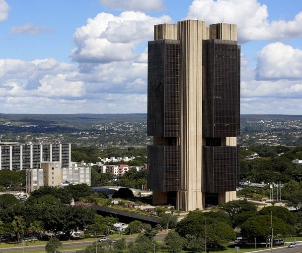 Banco Central utiliza US$ 1 bilhão para fazer cotação reduzir