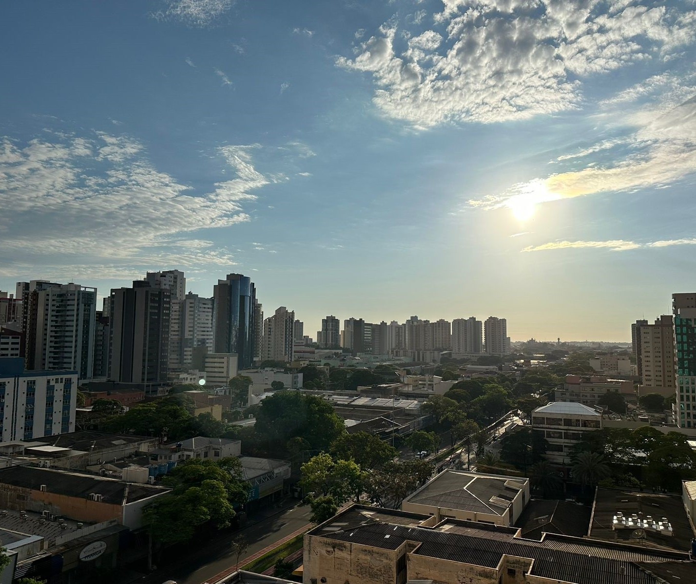 Segunda-feira (18) terá máxima de 35º C em Maringá; calor deve se intensificar ao longo da semana