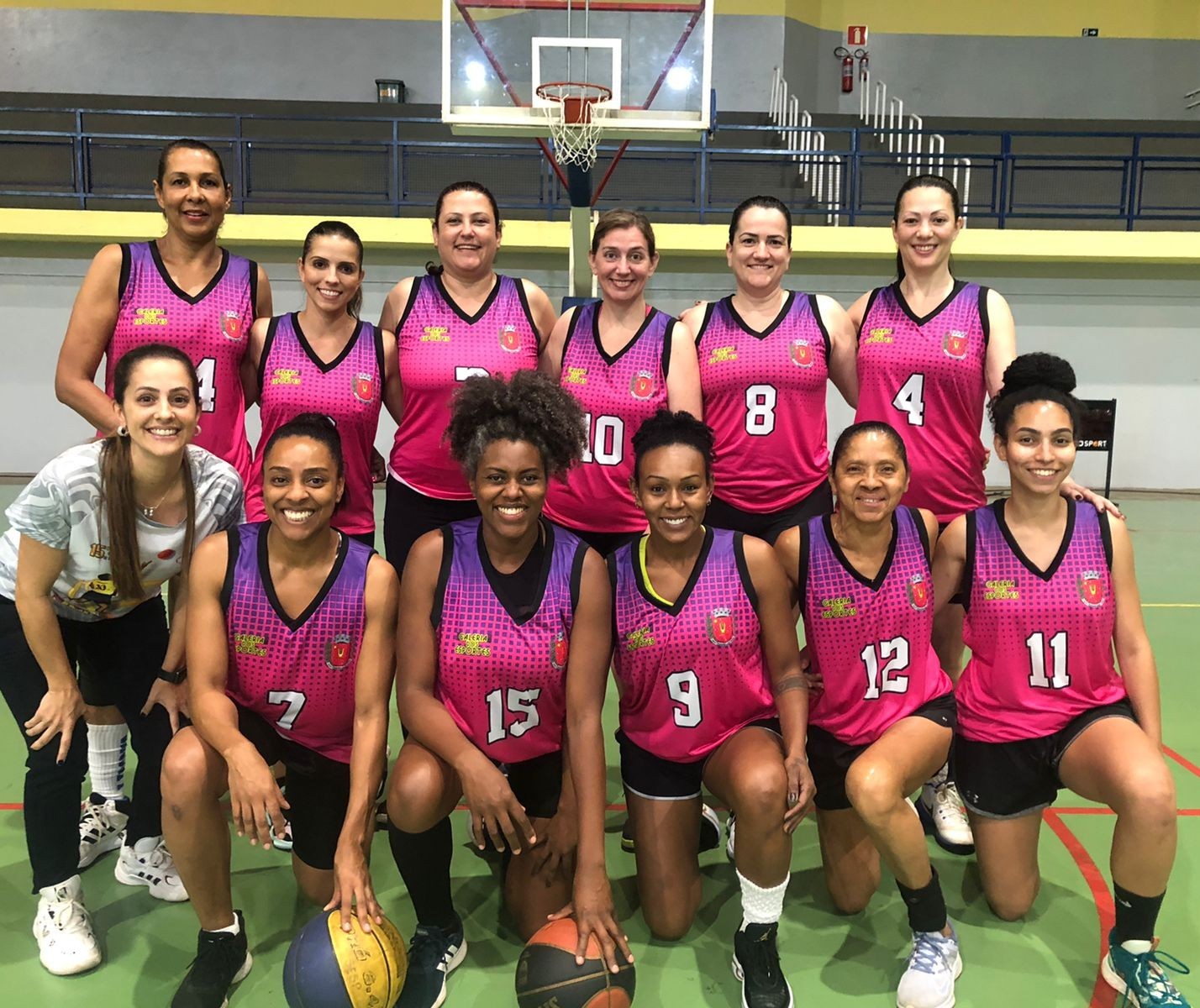 Confira a história do time de basquete feminino formado às pressas que já conquistou título