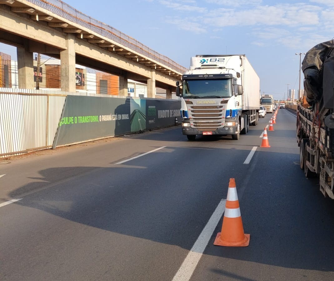 Veja imagens: BR-376 em Sarandi tem interdição parcial nos dois sentidos