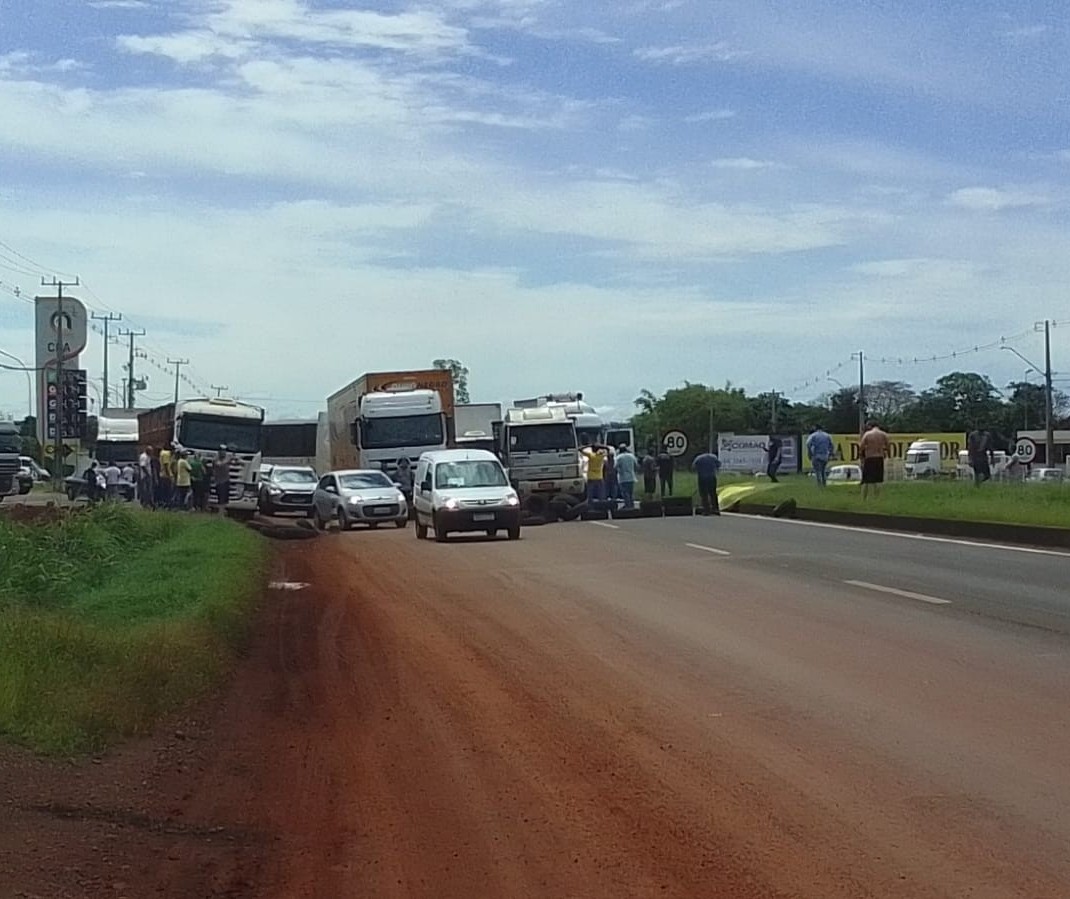 Aumenta número de estradas bloqueadas no Noroeste do Paraná