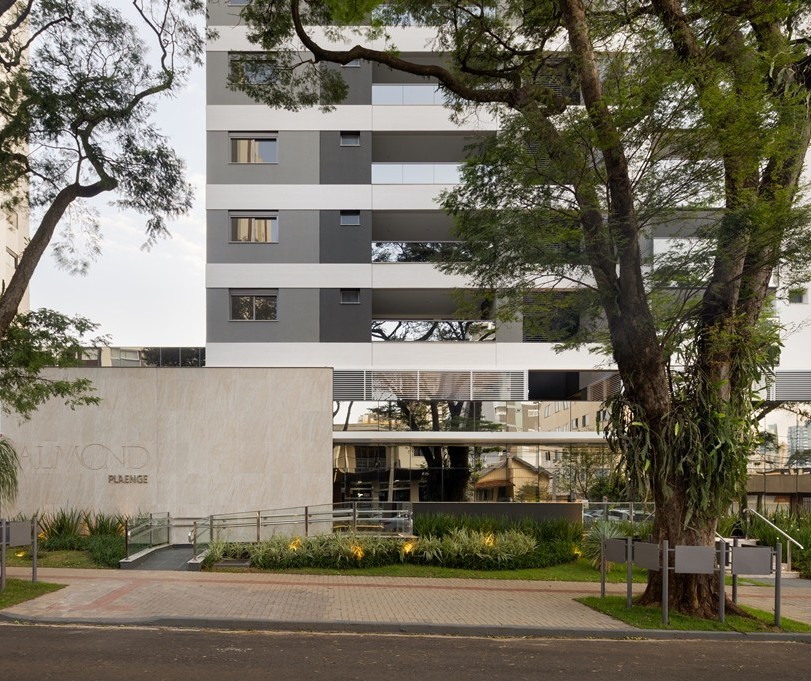 Plaenge celebra entrega antecipada do Almond em Maringá