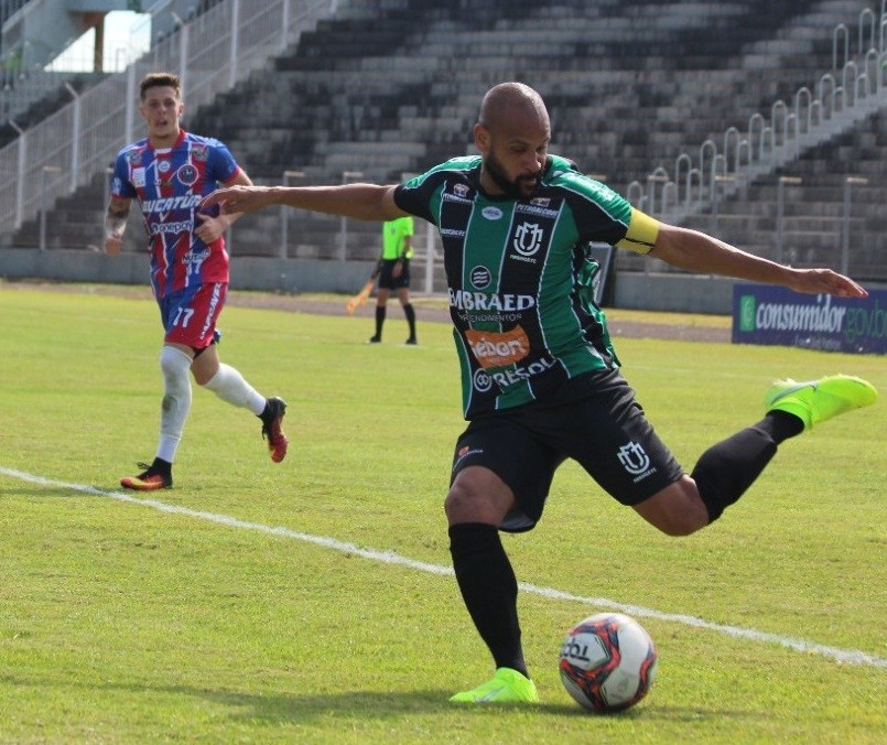 Maringá FC anuncia retorno do lateral-esquerdo Carlinhos, ex-Fluminense e São Paulo