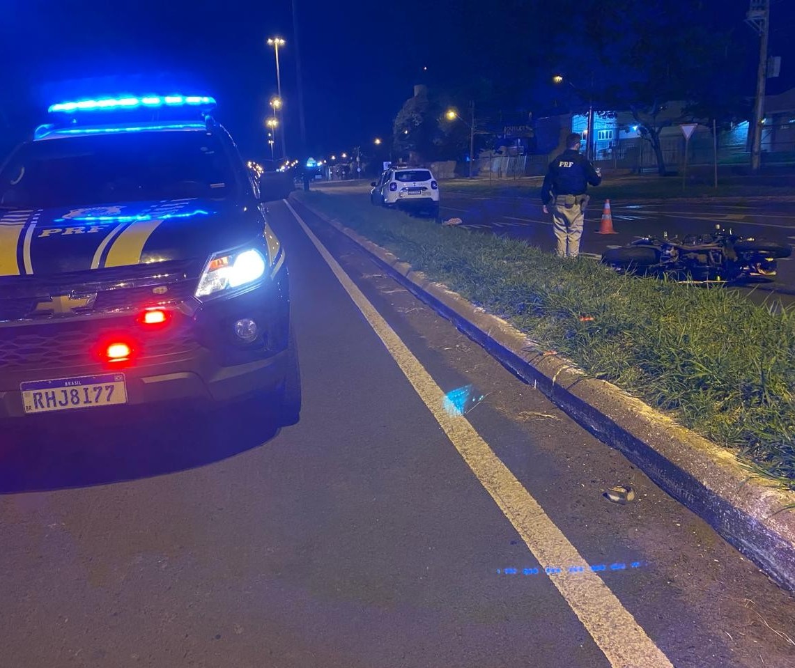 Motocicleta de alta cilindrada sai da pista e motociclista morre