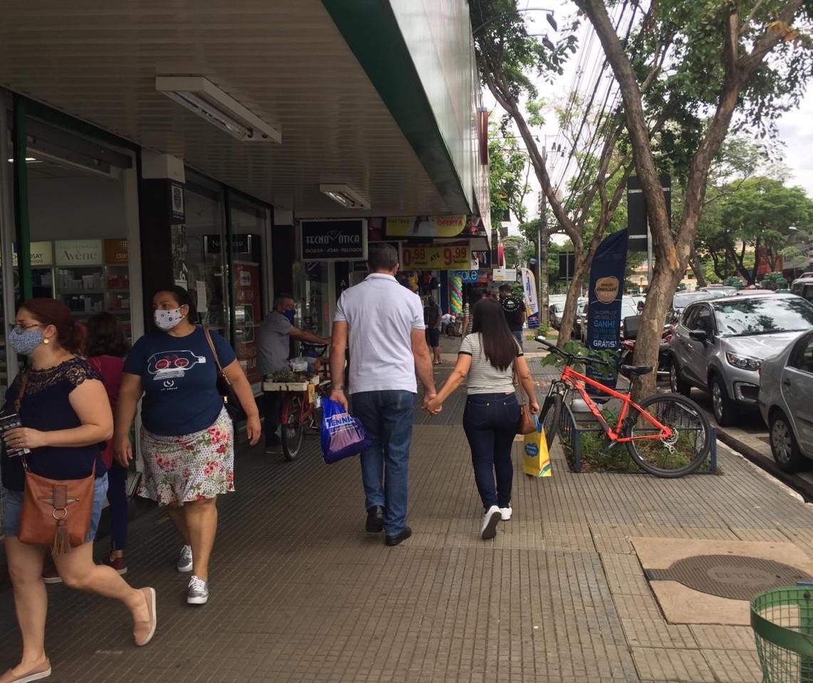 Sábado de comércio até as 18h em Maringá