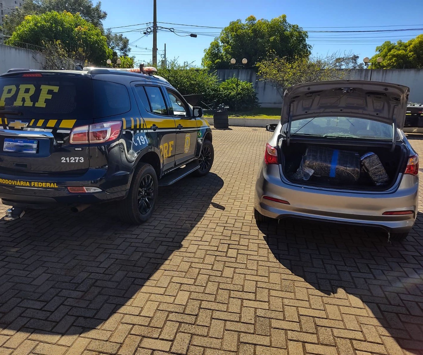 Maconha e skank são apreendidos em carro clonado na PR-323