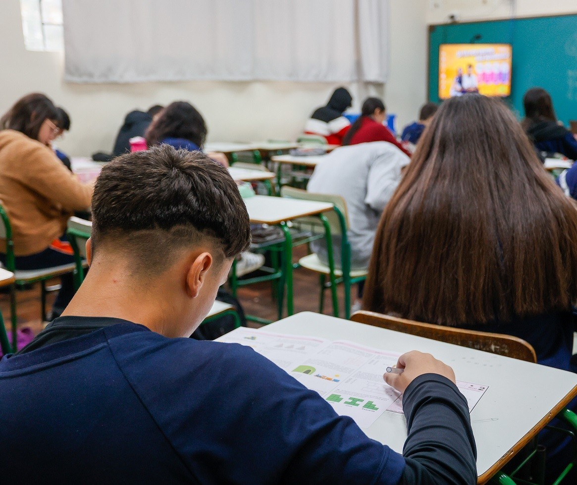 Governador sanciona lei que cria o programa 'Parceiro da Escola'